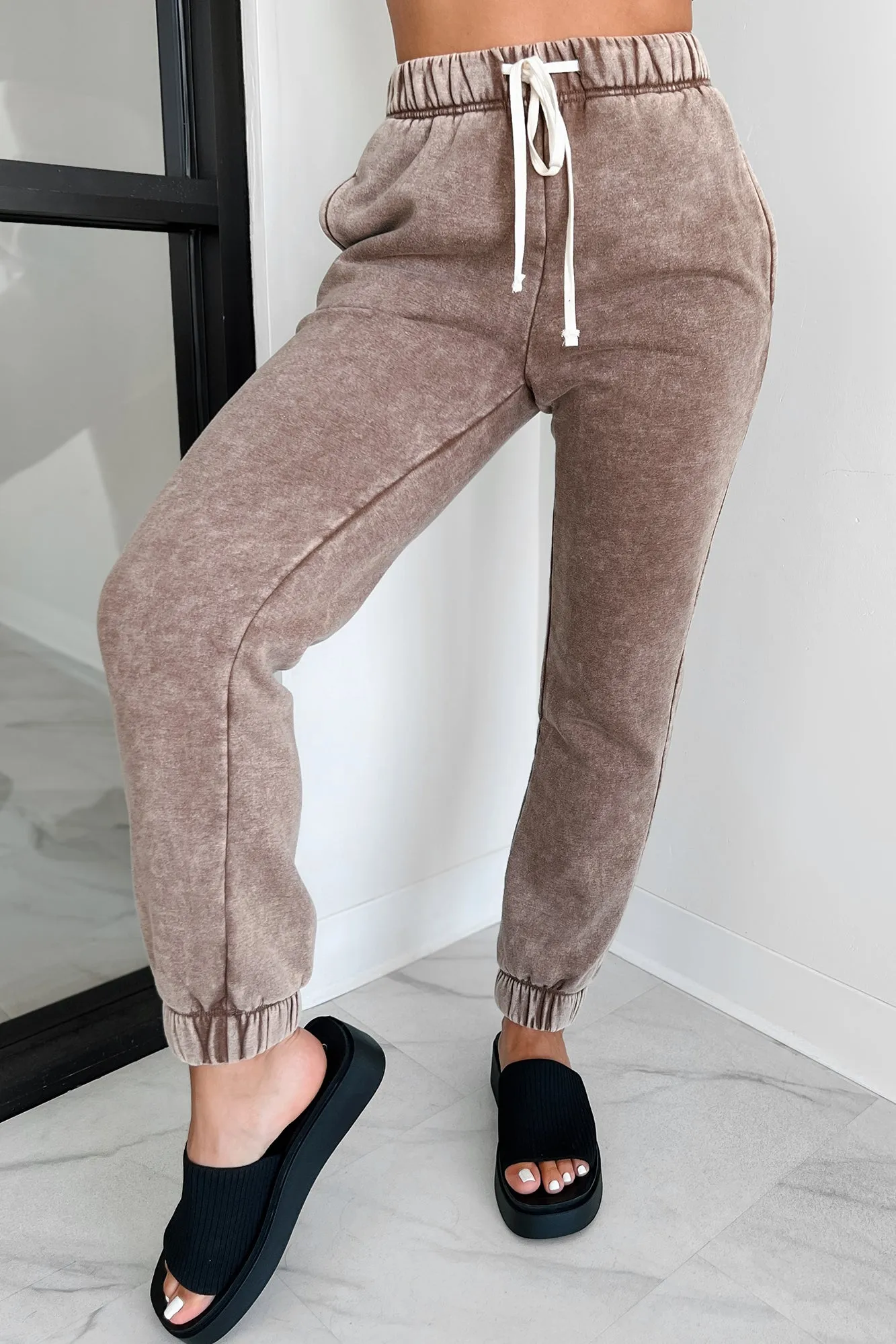 Finnegan Zenana Acid Wash Jogger Sweatpants (Mocha)