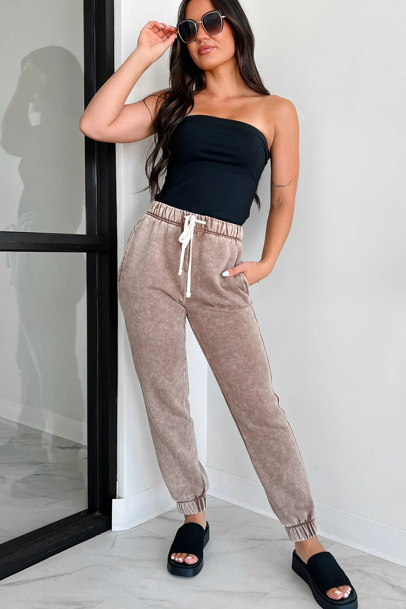 Finnegan Zenana Acid Wash Jogger Sweatpants (Mocha)