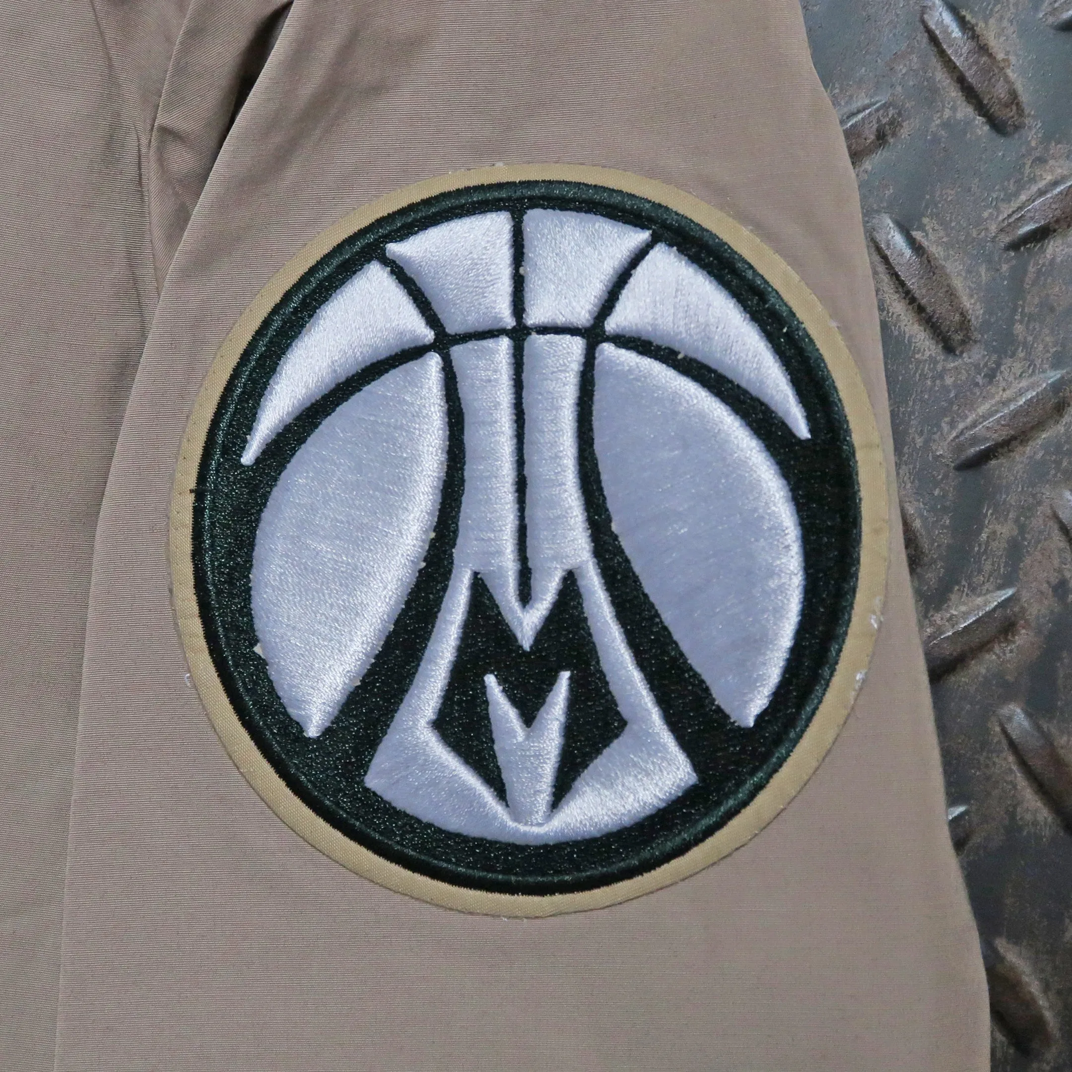 Pro Standard Milwaukee Bucks Classic Zip Hooded Jacket