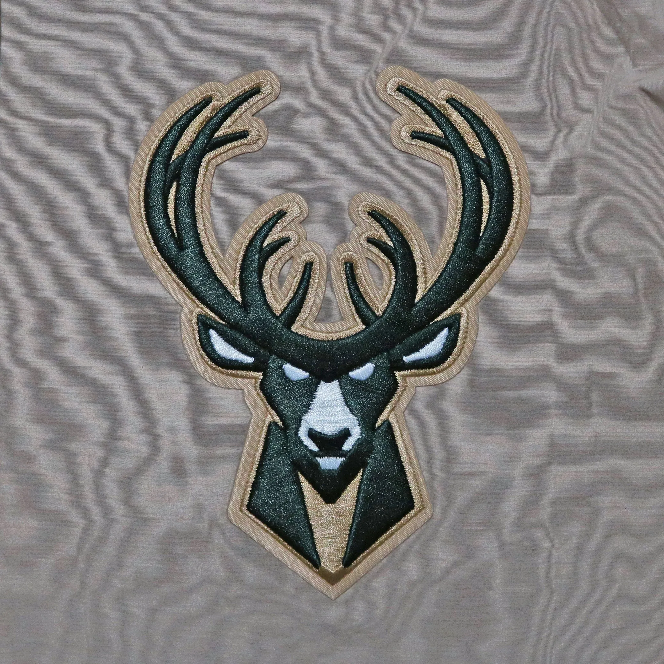 Pro Standard Milwaukee Bucks Classic Zip Hooded Jacket